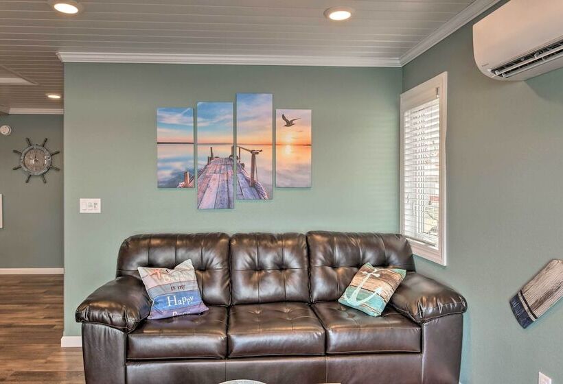 The Lakefront Home 5 Minutes From Detroit Lakes!