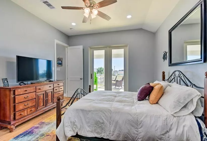 < 1 Mi To Coast: Jamaica Beach Home W/ Pool Access