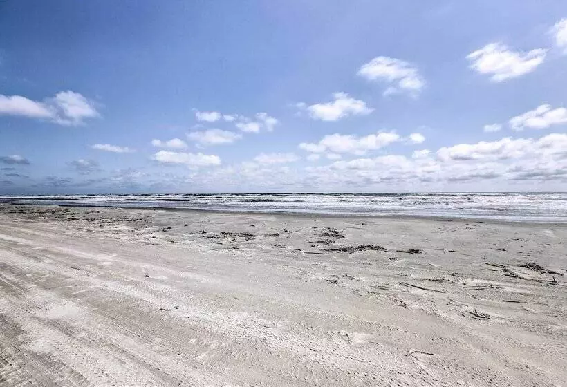 < 1 Mi To Coast: Jamaica Beach Home W/ Pool Access