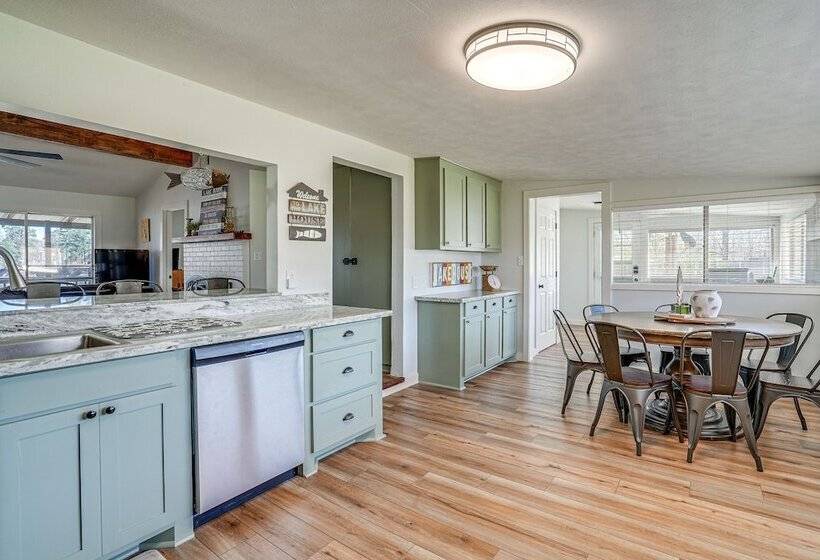 Waterfront Louisiana Home W/ Private Boat Launch!