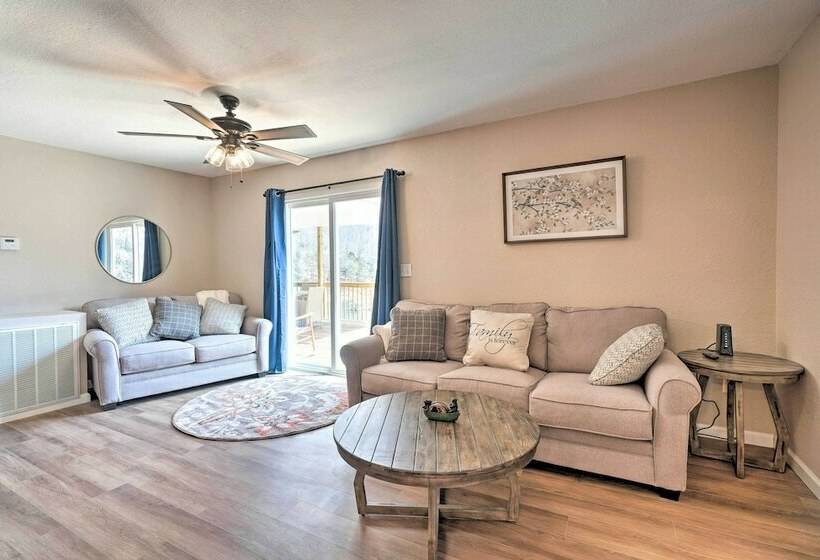 Welcoming Speedwell Retreat W/ Lake Views!