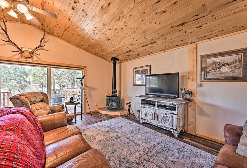 4 Season Mountain Escape With Breathtaking View!