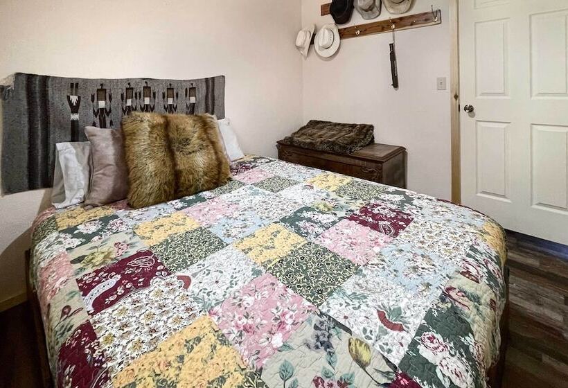 4 Season Mountain Escape With Breathtaking View!