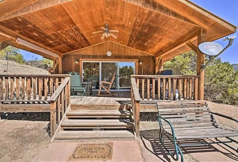 4 Season Mountain Escape With Breathtaking View!