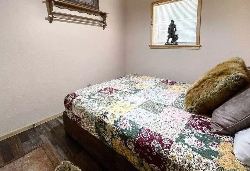 4 Season Mountain Escape With Breathtaking View!