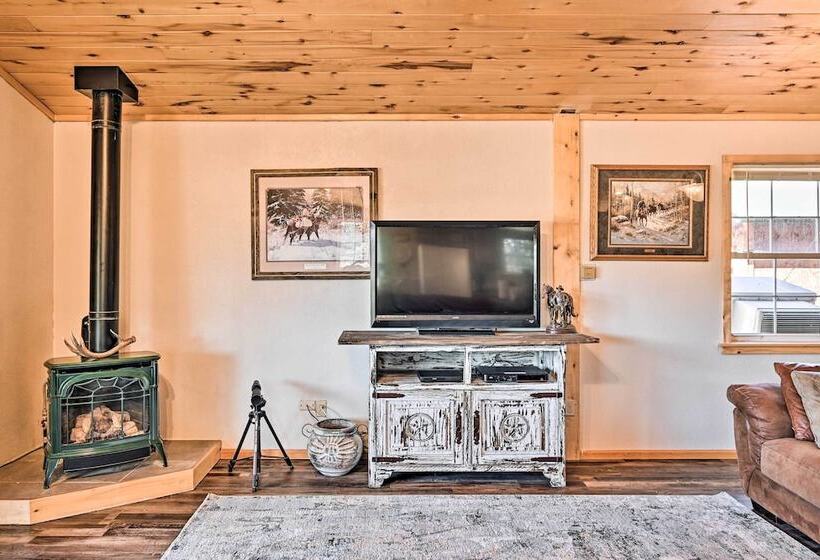 4 Season Mountain Escape With Breathtaking View!