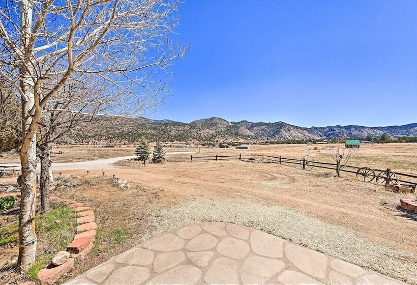 4 Season Mountain Escape With Breathtaking View!