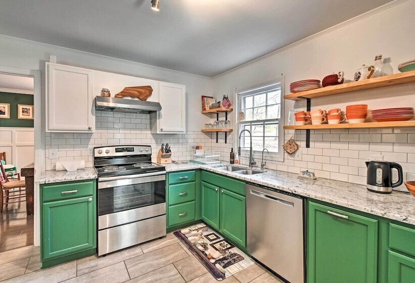 Aberdeen Family Home W/ Fire Pit & Deck