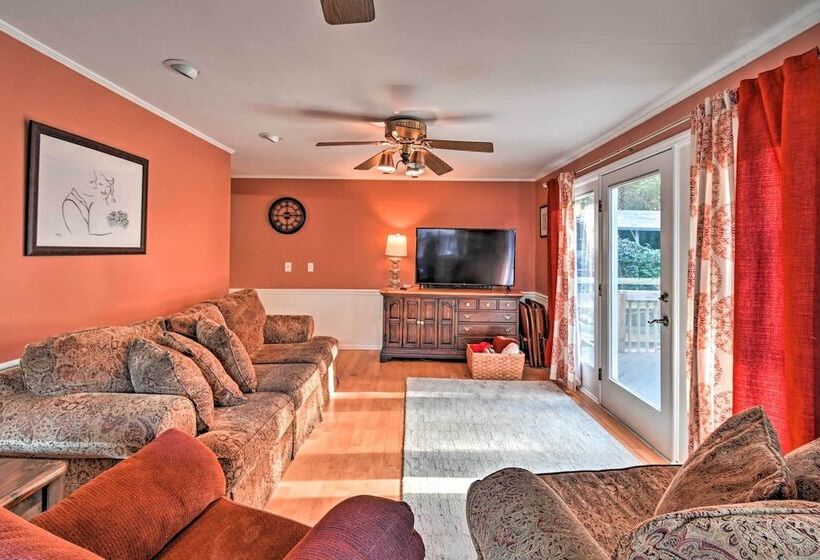 Aberdeen Family Home W/ Fire Pit & Deck