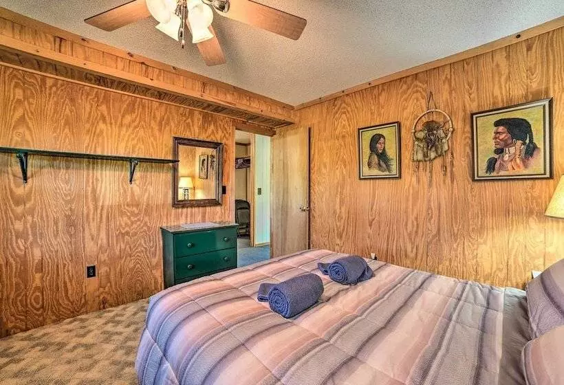 Atlanta Waterfront Cabin W/ Dock & Kayaks!