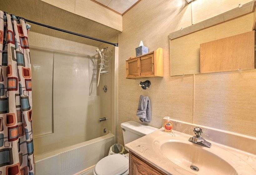 Atlanta Waterfront Cabin W/ Dock & Kayaks!