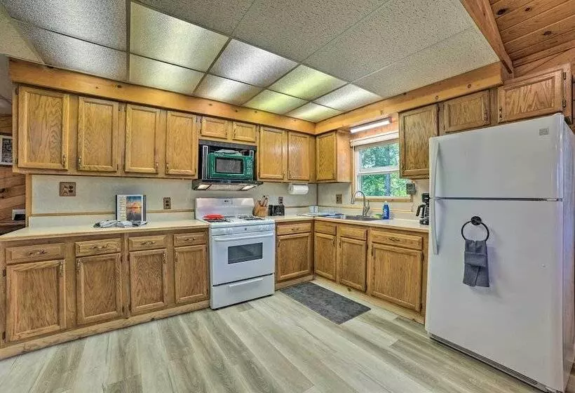 Atlanta Waterfront Cabin W/ Dock & Kayaks!