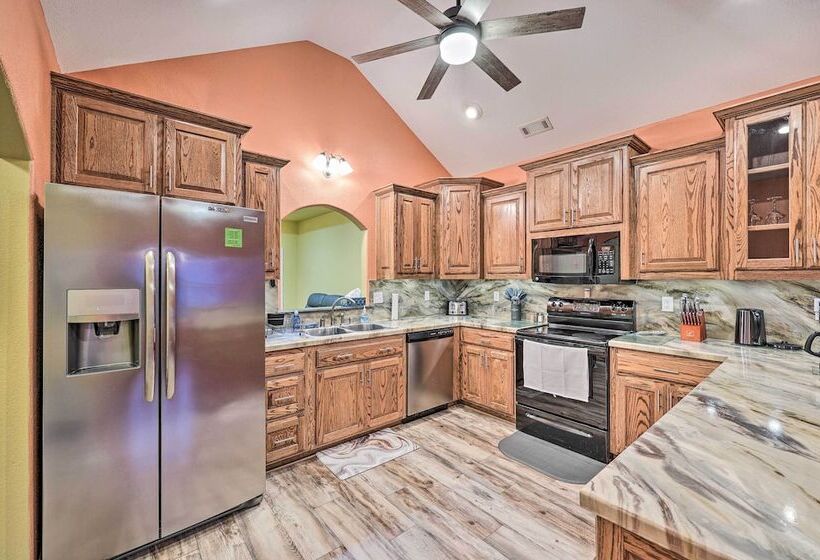 Bella Vista Home   2 Blocks To Bike & Hike!