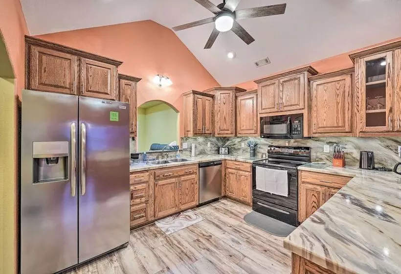 Bella Vista Home   2 Blocks To Bike & Hike!