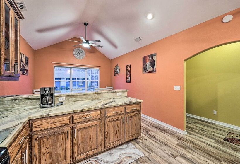 Bella Vista Home   2 Blocks To Bike & Hike!