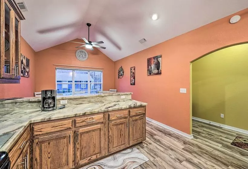 Bella Vista Home   2 Blocks To Bike & Hike!