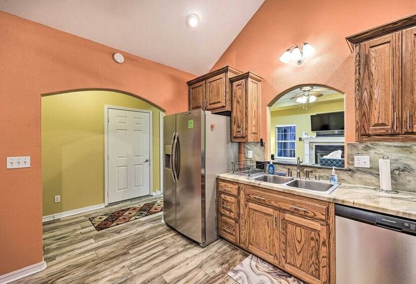 Bella Vista Home   2 Blocks To Bike & Hike!