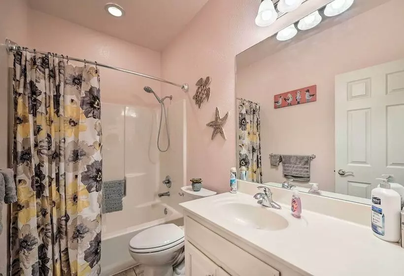 Bella Vista Home   2 Blocks To Bike & Hike!