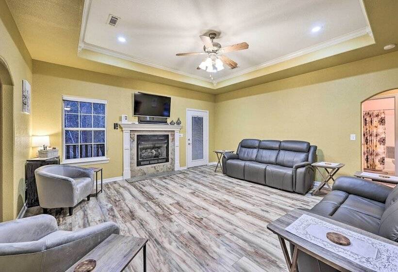 Bella Vista Home   2 Blocks To Bike & Hike!