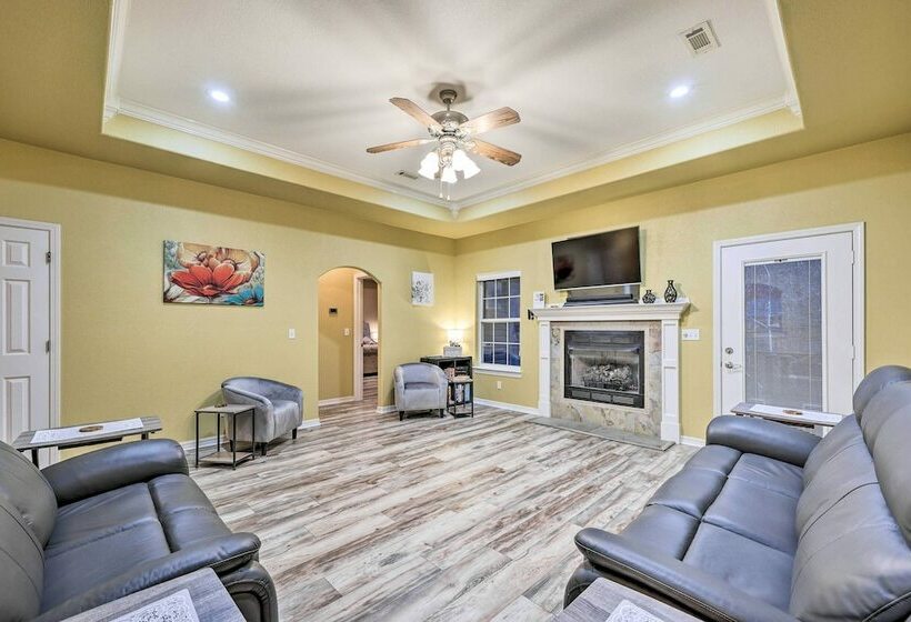 Bella Vista Home   2 Blocks To Bike & Hike!