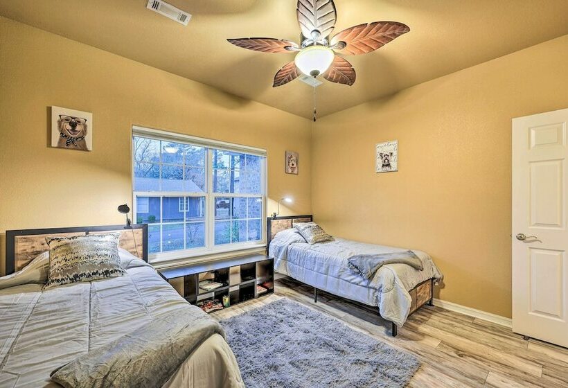 Bella Vista Home   2 Blocks To Bike & Hike!