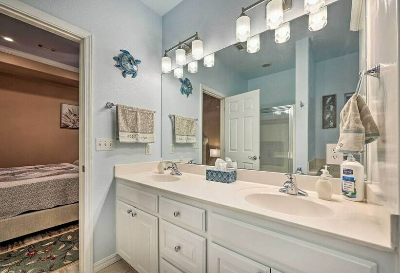 Bella Vista Home   2 Blocks To Bike & Hike!