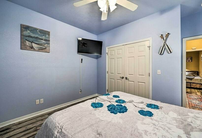 Bella Vista Home   2 Blocks To Bike & Hike!