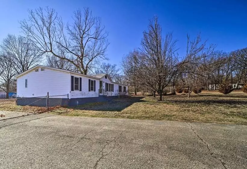 Family Friendly Bernice Home: 2 Mi To Lake & Park!