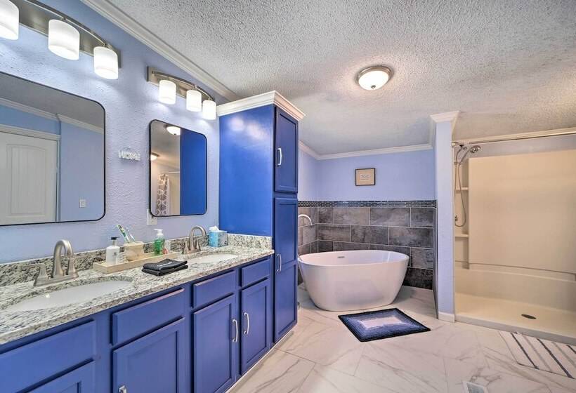 Family Friendly Bernice Home: 2 Mi To Lake & Park!