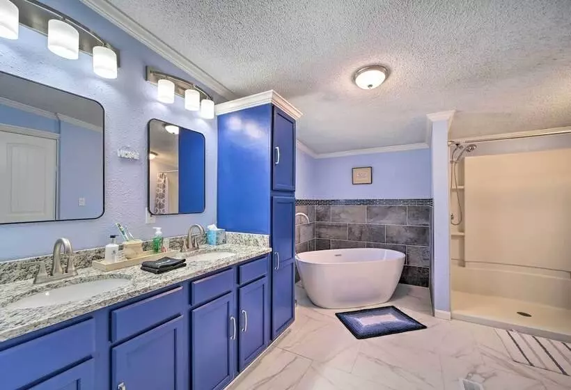 Family Friendly Bernice Home: 2 Mi To Lake & Park!