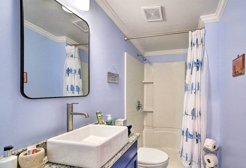 Family Friendly Bernice Home: 2 Mi To Lake & Park!