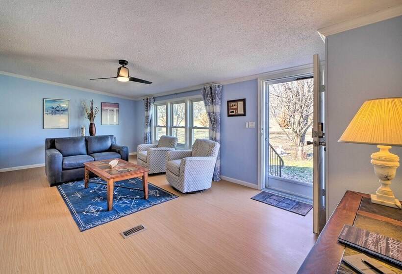 Family Friendly Bernice Home: 2 Mi To Lake & Park!