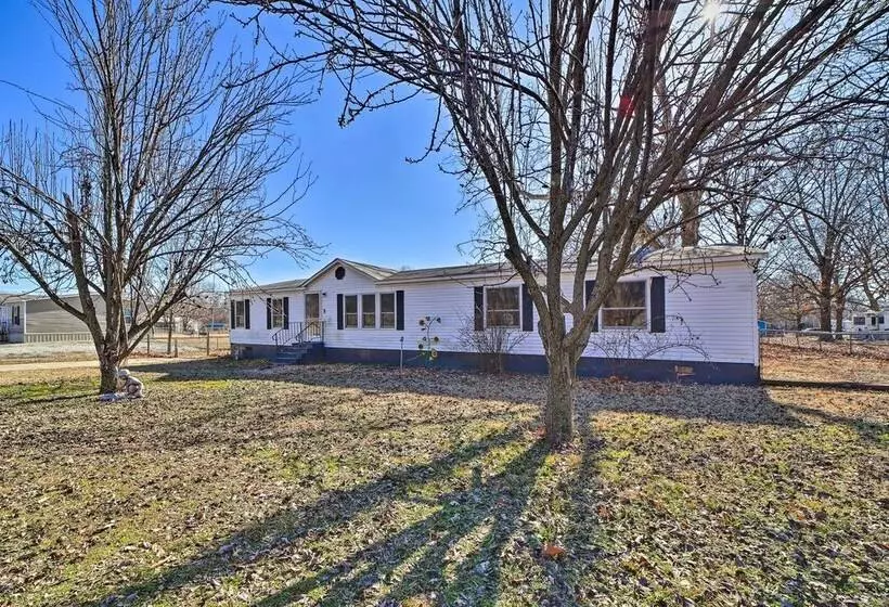 Family Friendly Bernice Home: 2 Mi To Lake & Park!