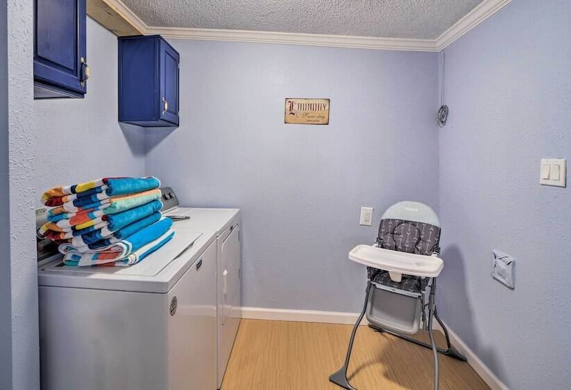 Family Friendly Bernice Home: 2 Mi To Lake & Park!