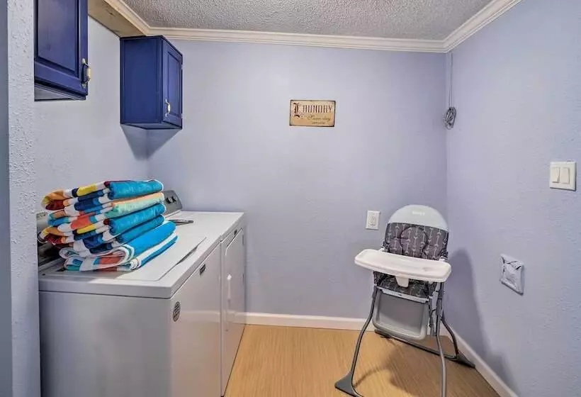 Family Friendly Bernice Home: 2 Mi To Lake & Park!