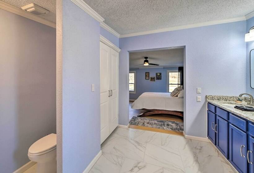 Family Friendly Bernice Home: 2 Mi To Lake & Park!