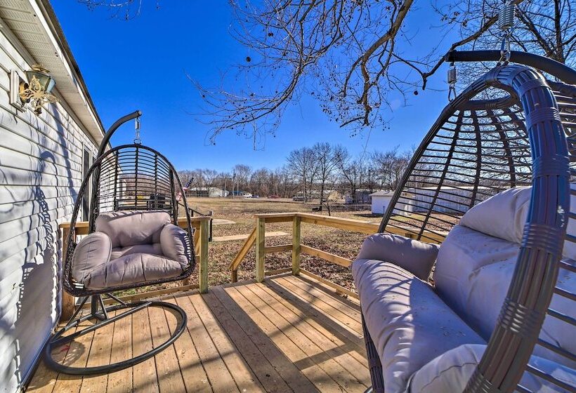 Family Friendly Bernice Home: 2 Mi To Lake & Park!