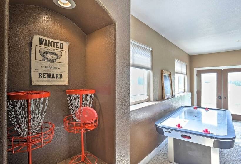 Black Hawk Lower Level Unit With Game Area!