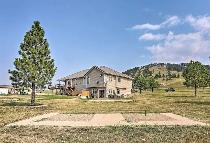 Black Hawk Lower Level Unit With Game Area!