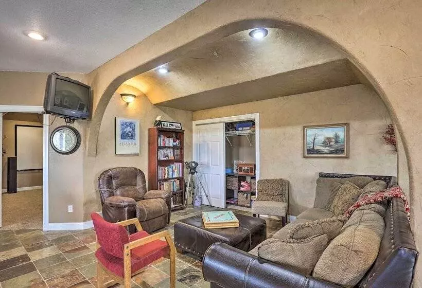 Black Hawk Lower Level Unit With Game Area!