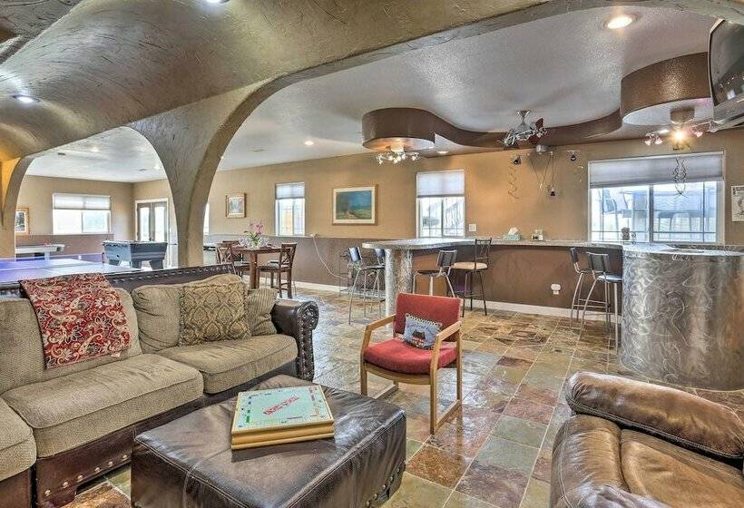 Black Hawk Lower Level Unit With Game Area!