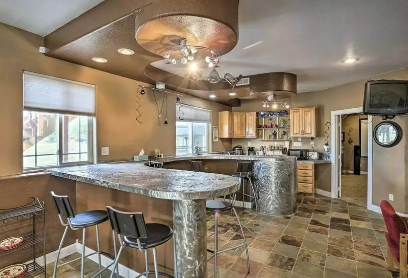 Black Hawk Lower Level Unit With Game Area!