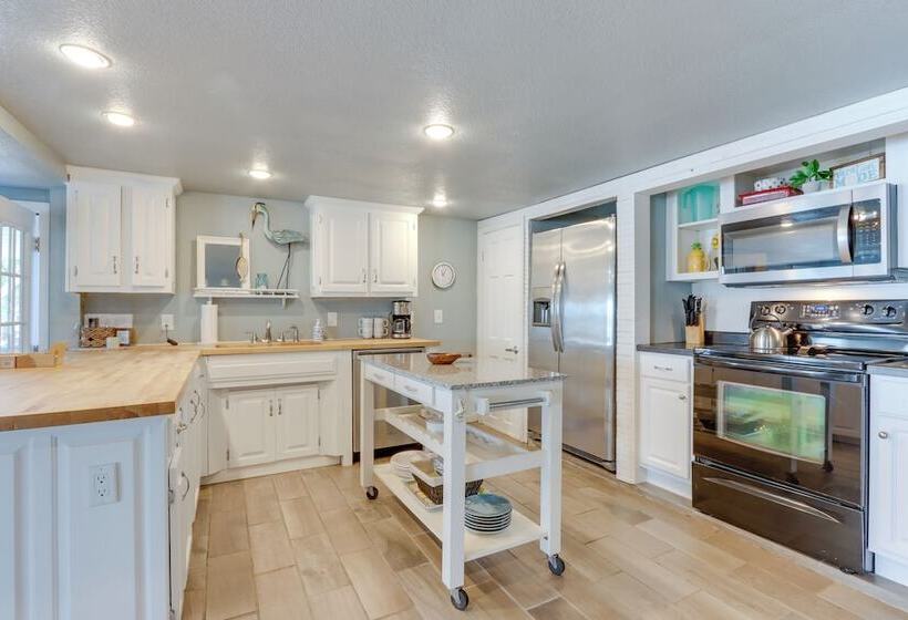 Cliff View Haven  Rocky Mount Gem W/ Deck!