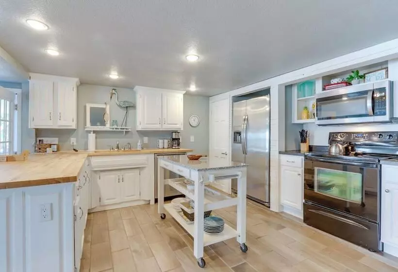 Cliff View Haven  Rocky Mount Gem W/ Deck!