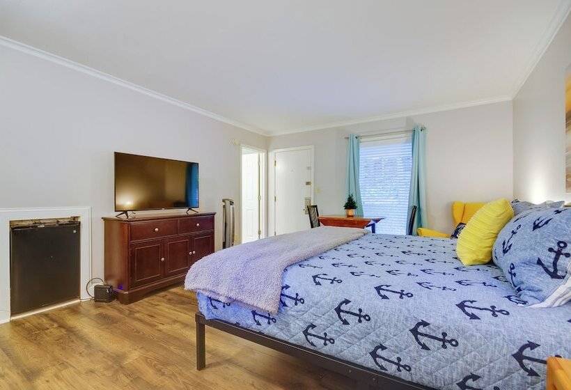 Dock, Boat Slip & View: Lakefront Tan Tar A Home!