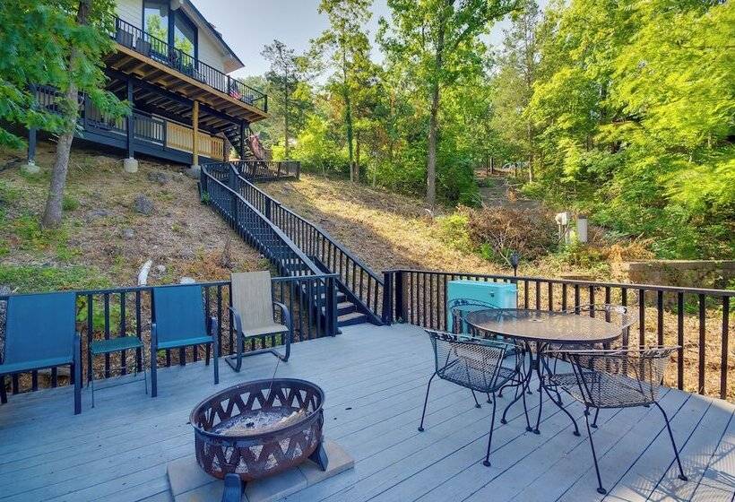 Dock, Boat Slip & View: Lakefront Tan Tar A Home!