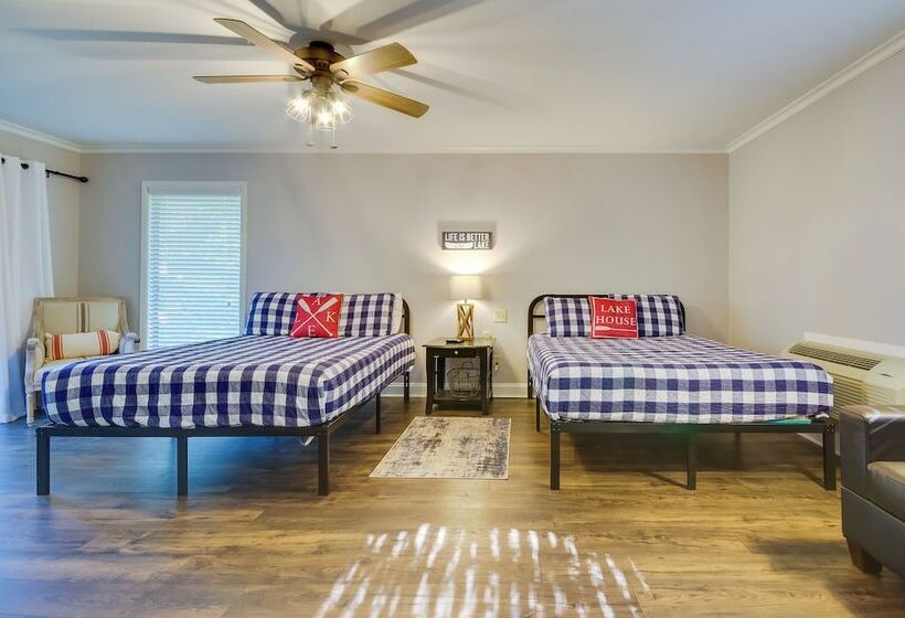 Dock, Boat Slip & View: Lakefront Tan Tar A Home!