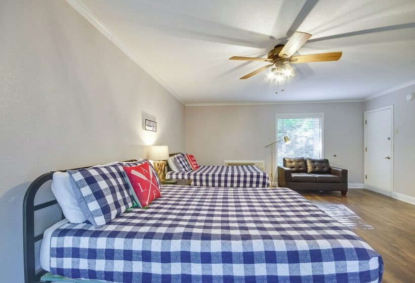 Dock, Boat Slip & View: Lakefront Tan Tar A Home!