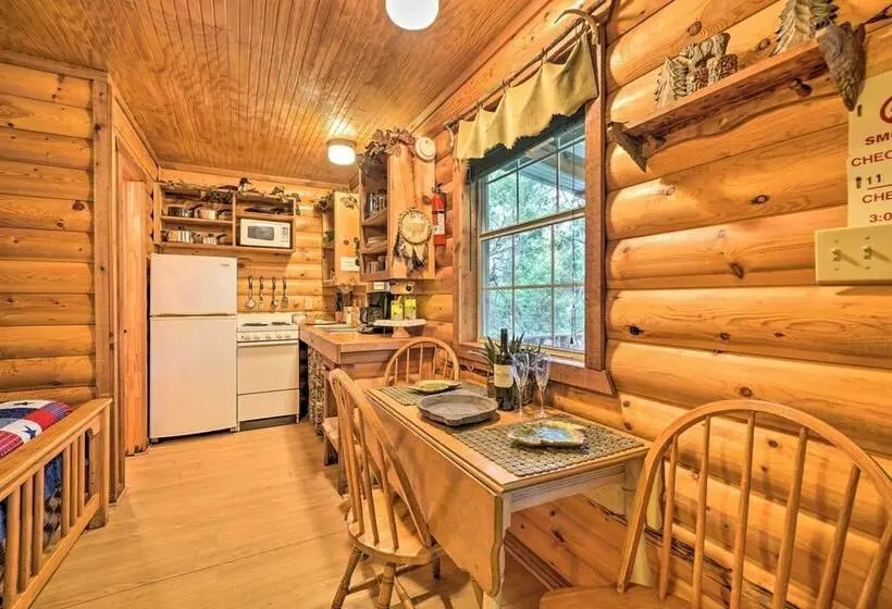 Cozy Davis Cabin W/ Deck   Nestled By Honey Creek!