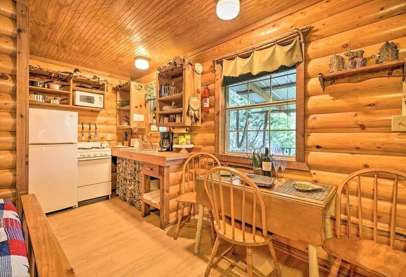 Cozy Davis Cabin W/ Deck   Nestled By Honey Creek!